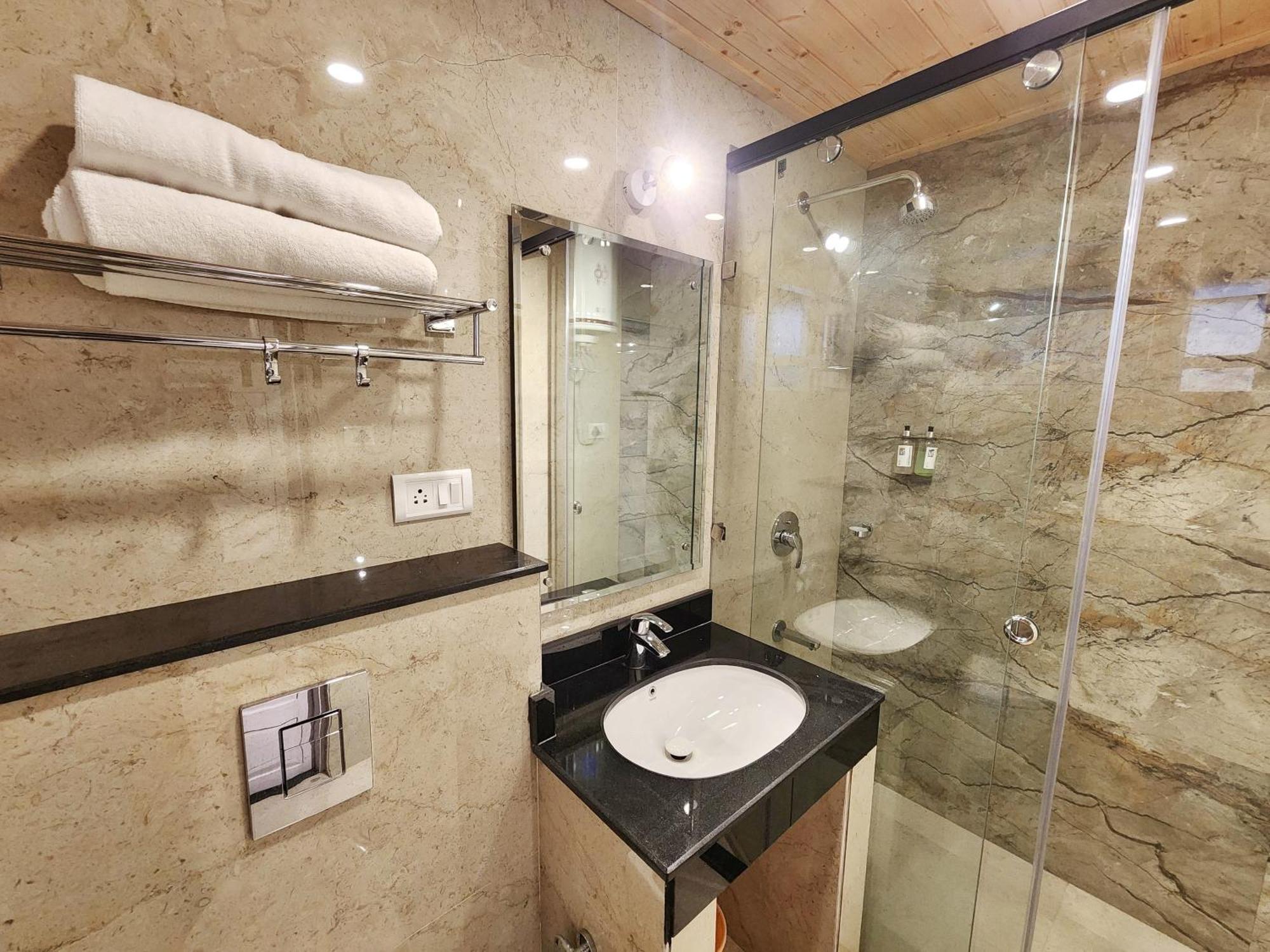 Hotel Pineview شيملا المظهر الخارجي الصورة
