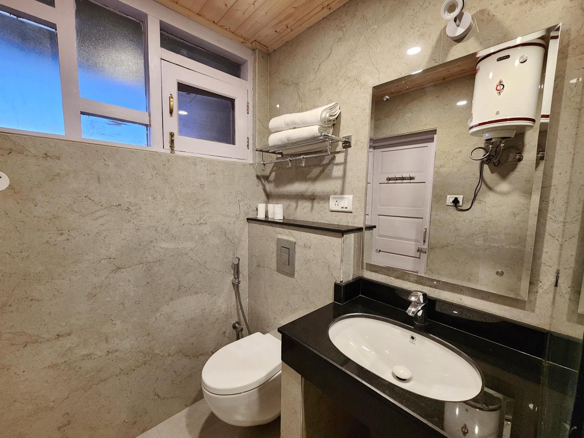 Hotel Pineview شيملا المظهر الخارجي الصورة