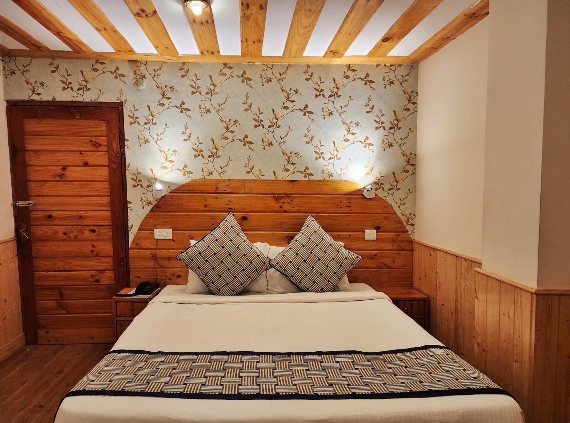 Hotel Pineview شيملا المظهر الخارجي الصورة