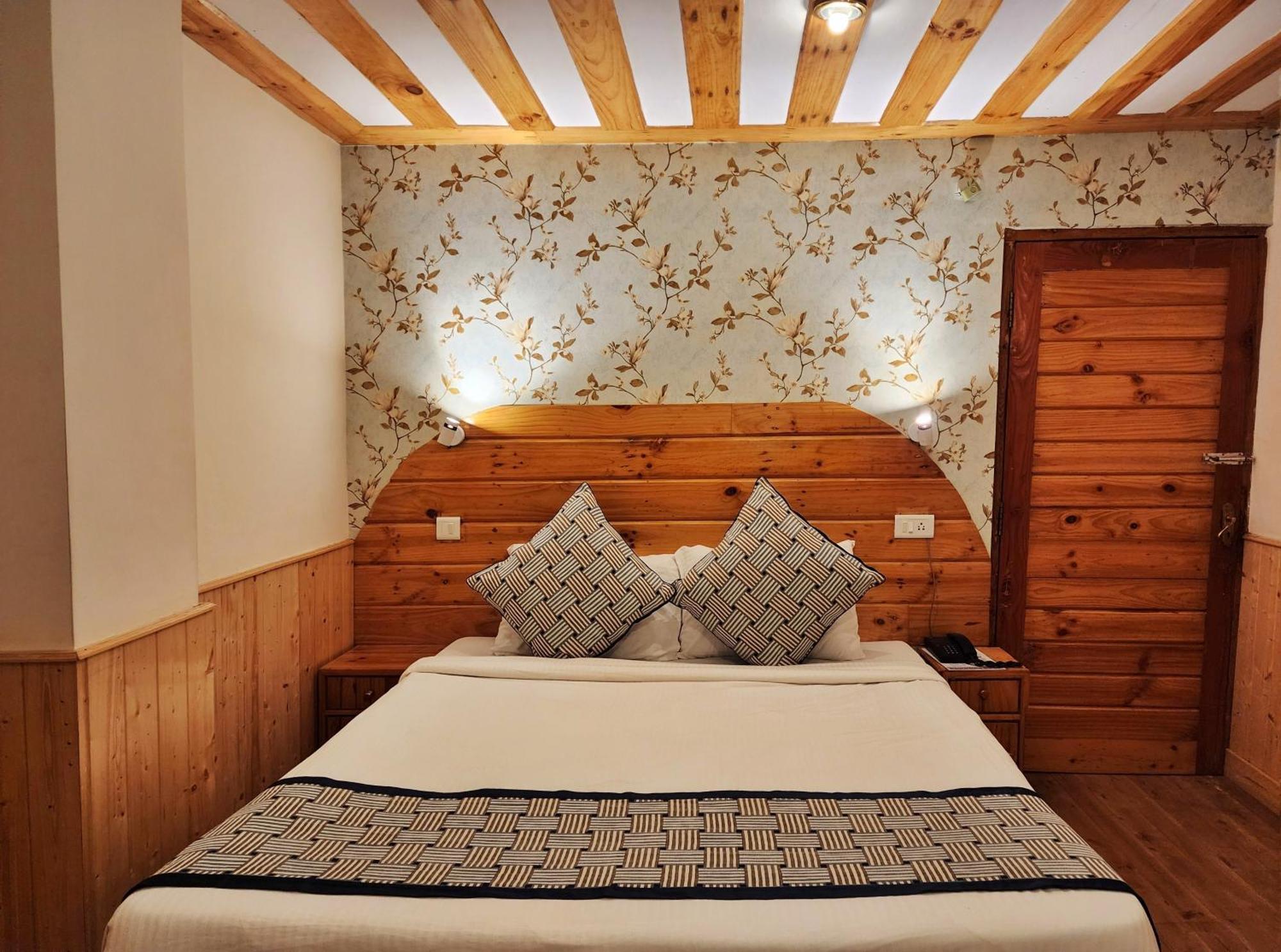 Hotel Pineview شيملا المظهر الخارجي الصورة